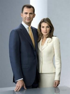 Dña. Letizia elige el color blanco para su nuevo retrato oficial. El look de la Princesa