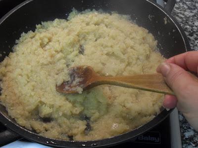 Bacalao a la miel con cebolla confitada