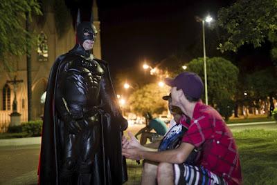Un Batman de verdad por las calles de Brasil