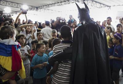 Un Batman de verdad por las calles de Brasil