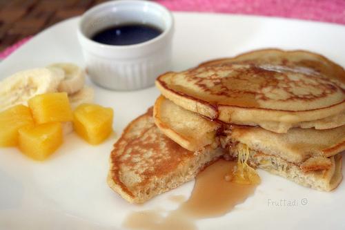 Pancakes de harina de maíz y coco-piña