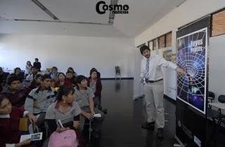 Astronomía UC inaugura ciclo de exposiciones en colegios públicos de La Pintana