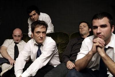 Love of Lesbian y sus 1999 guitarristas