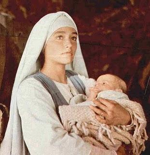 MARÍA ES LA FLOR MÁS BELLA DE LA CREACIÓN