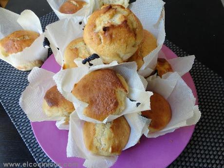Muffins de plátanos y avellanas