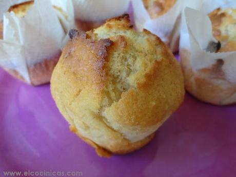 Muffins de plátanos y avellanas
