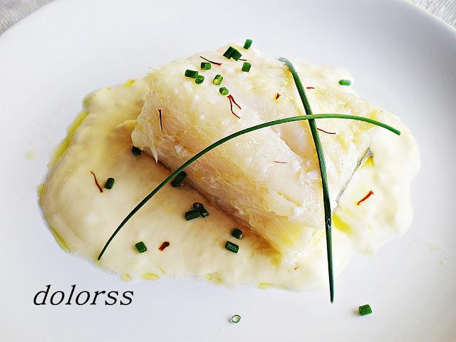Bacalao confitado con salsa de azafrán