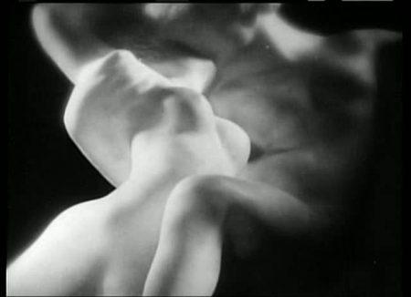 Mirar una escultura de Rodin
