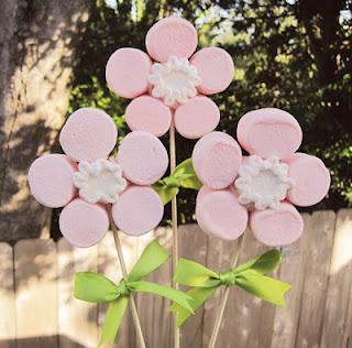Brochetas de chuches: Tutorial flores rosas de nubes