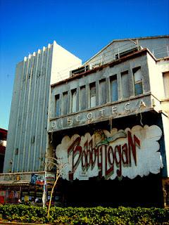 BOBBY LOGAN (2011), DE MIGUEL ÁNGEL OESTE. LOS PARAÍSOS ARTIFICIALES.