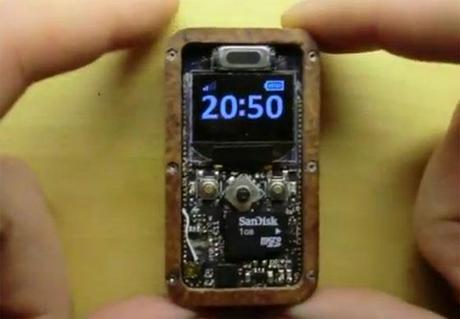µPhone: Un teléfono miniatura casero hecho en Noruega