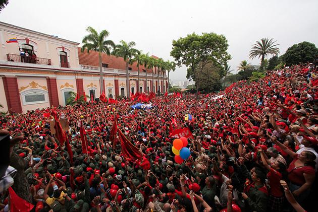 Chávez continúa al frente del Gobierno: “estoy cumpliendo con mis funciones de Jefe de Estado”. Chávez continúa al frente del Gobierno: “estoy cumpliendo con mis funciones de Jefe de Estado”.