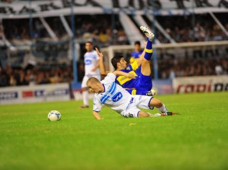 El Boca de los pibes rescató la punta en un final electrizante