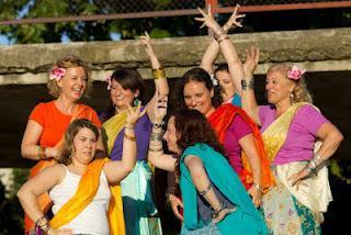 Muestra de alumnos de Bollywood Sitare en la Fiesta mayor de Porta Soller.