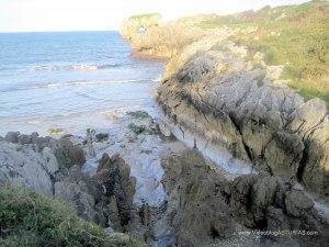 Playa de La Huelga, Llanes: Cala rocosa en bajamar