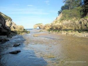 Playa de La Huelga, Llanes: Zona más estrecha en pleamar