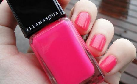 Guarda con el reflejo de mi Illamasqua Collide.