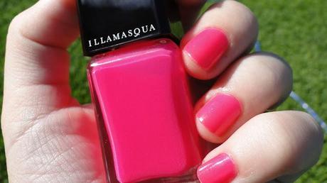 Guarda con el reflejo de mi Illamasqua Collide.