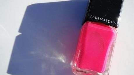 Guarda con el reflejo de mi Illamasqua Collide.