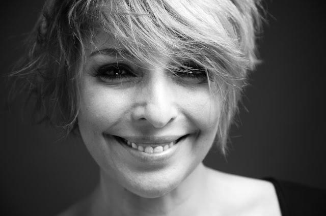 Pequeños pasos para un gran smokey, por Pao Dessaner para Givenchy.