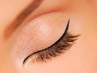 Línea de Eye liner según la forma de tus ojos