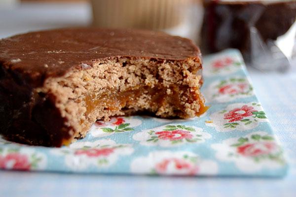 blanco y negro, dulce de leche y chocolate…alfajores argentinos