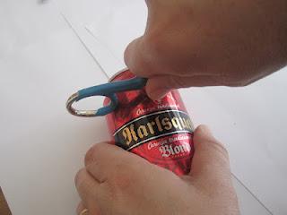 Cómo fabricar un portavela con una lata de cerveza