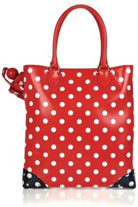 Lunares y volantes pisan el albero