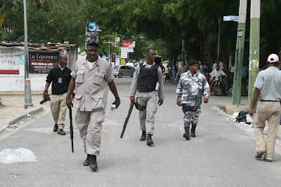 Recorren calles de Bonao con el cadáver de joven asesinado