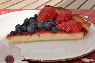 Tarta De Queso  Y Almendras Con Frutas