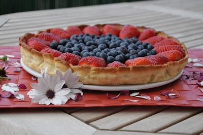 Tarta De Queso  Y Almendras Con Frutas