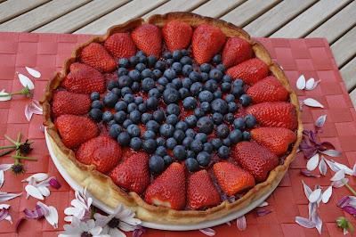 Tarta De Queso  Y Almendras Con Frutas