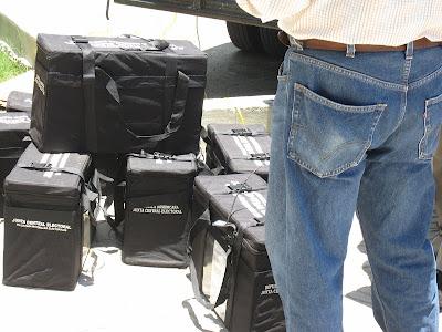 COBERTURA: Empezaron a repartir material electoral en Dominicana!