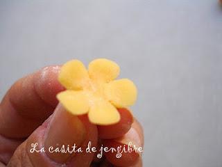 Como hacer flores para una tarta sin cortadores