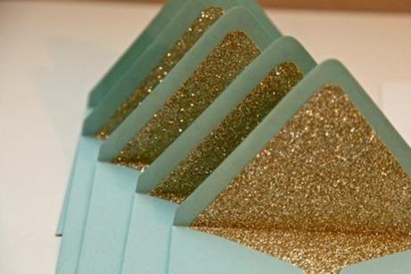 sobres turquesa con purpurina dorada