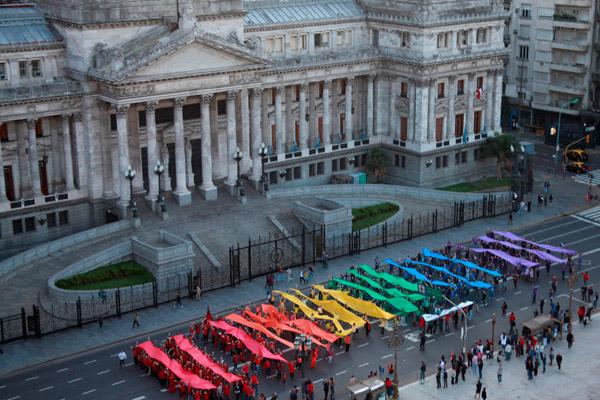 La FELGTB celebra el avance de derechos transexuales en Argentina y pide a España que mejore la legislación