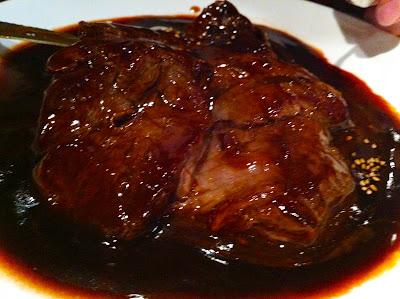 Mao y el falso solomillo a los cinco aromas.