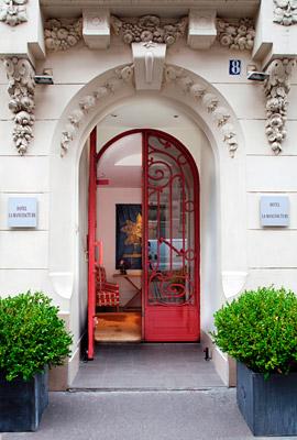 PORTE D'ENTREE HAUSSMANIENNE PARIS de l'hôtel la Manufacture à Paris 13