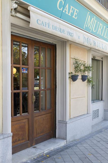 RESTAURANTE CAFE MURILLO: Brunch con mucho arte.