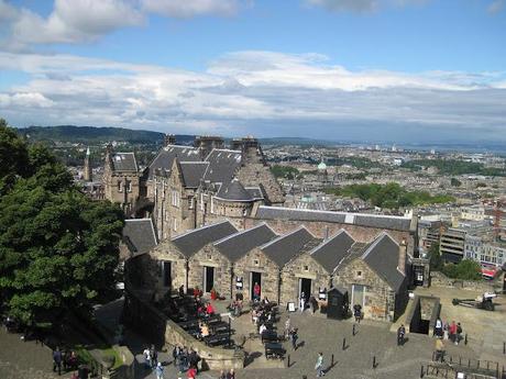 EDIMBURGO : ¿Nos vamos de Festival? Descubre donde dormir en Edimburgo.