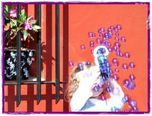 Pompas de jabón de colores.