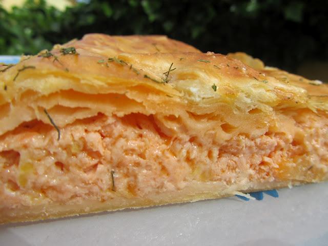 Empanada de salmón y gambas