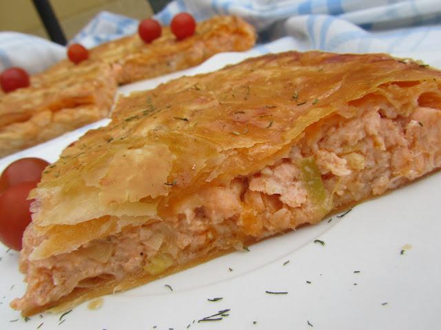 Empanada de salmón y gambas