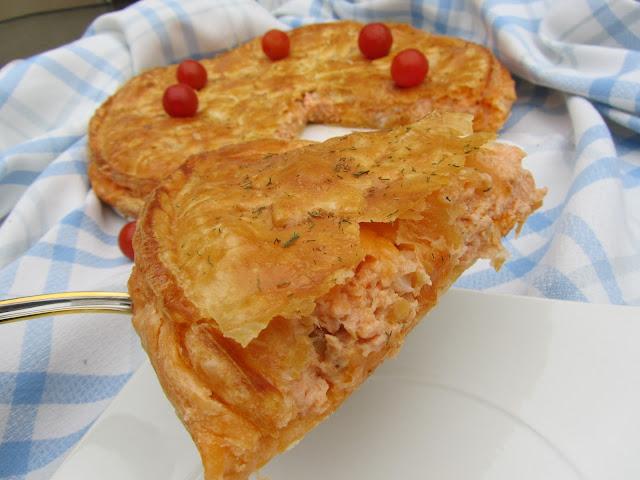 Empanada de salmón y gambas
