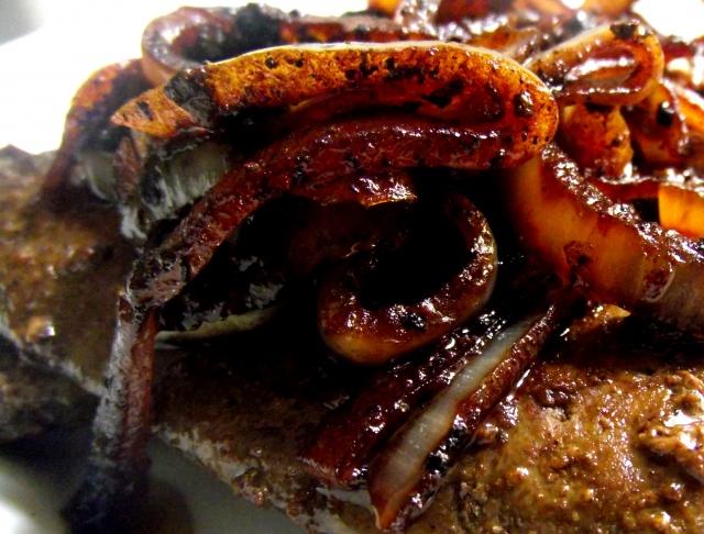 ¡Hígado encebollado!