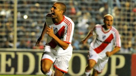 River en la B: Otra victoria con los goles de Trezeguet