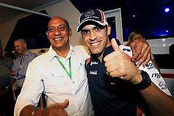 “Es un verdadero placer tener un país apoyándome tanto para que me vaya bien en la Fórmula 1″ Pastor Maldonado logra histórica Pole Position para GP de España de la F1, superando a seis campeones mundiales.