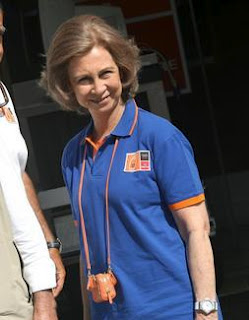 La Reina Sofía, shopping en Washington con dos bolsos de Loewe