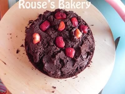 Rojo y negro (Tarta de chocolate y fresas)