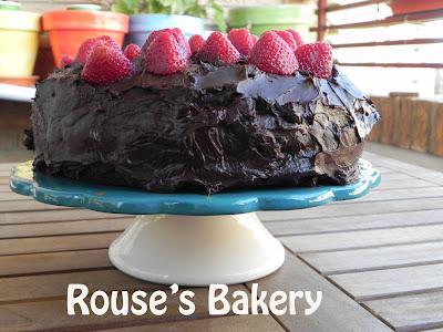 Rojo y negro (Tarta de chocolate y fresas)